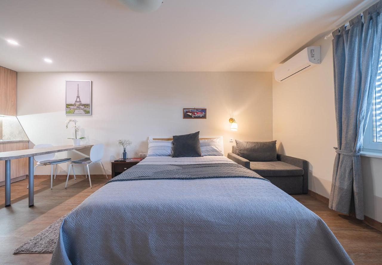 Gyneju Self Check-In Apartments VNO Esterno foto