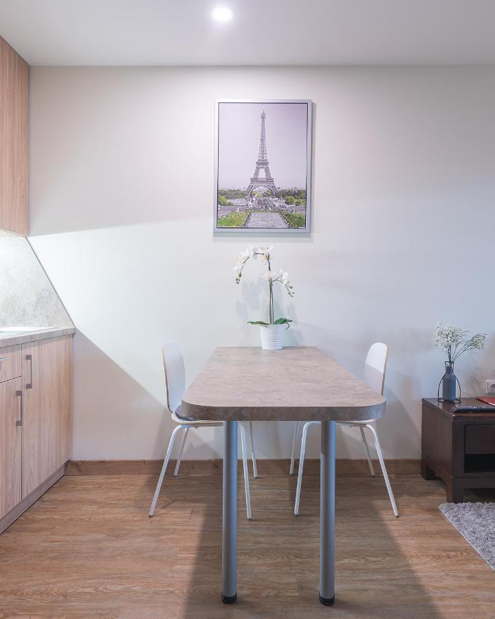 Gyneju Self Check-In Apartments VNO Esterno foto