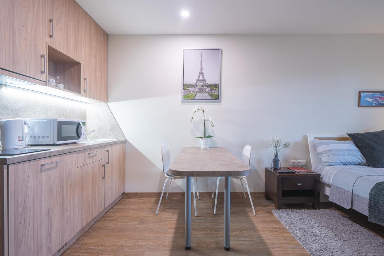Gyneju Self Check-In Apartments VNO Esterno foto