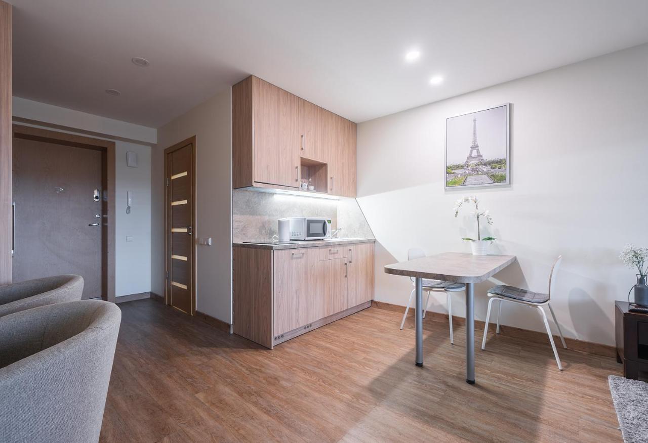 Gyneju Self Check-In Apartments VNO Esterno foto