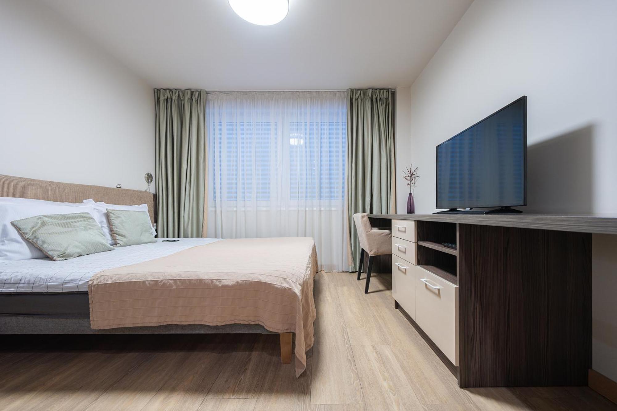 Gyneju Self Check-In Apartments VNO Esterno foto