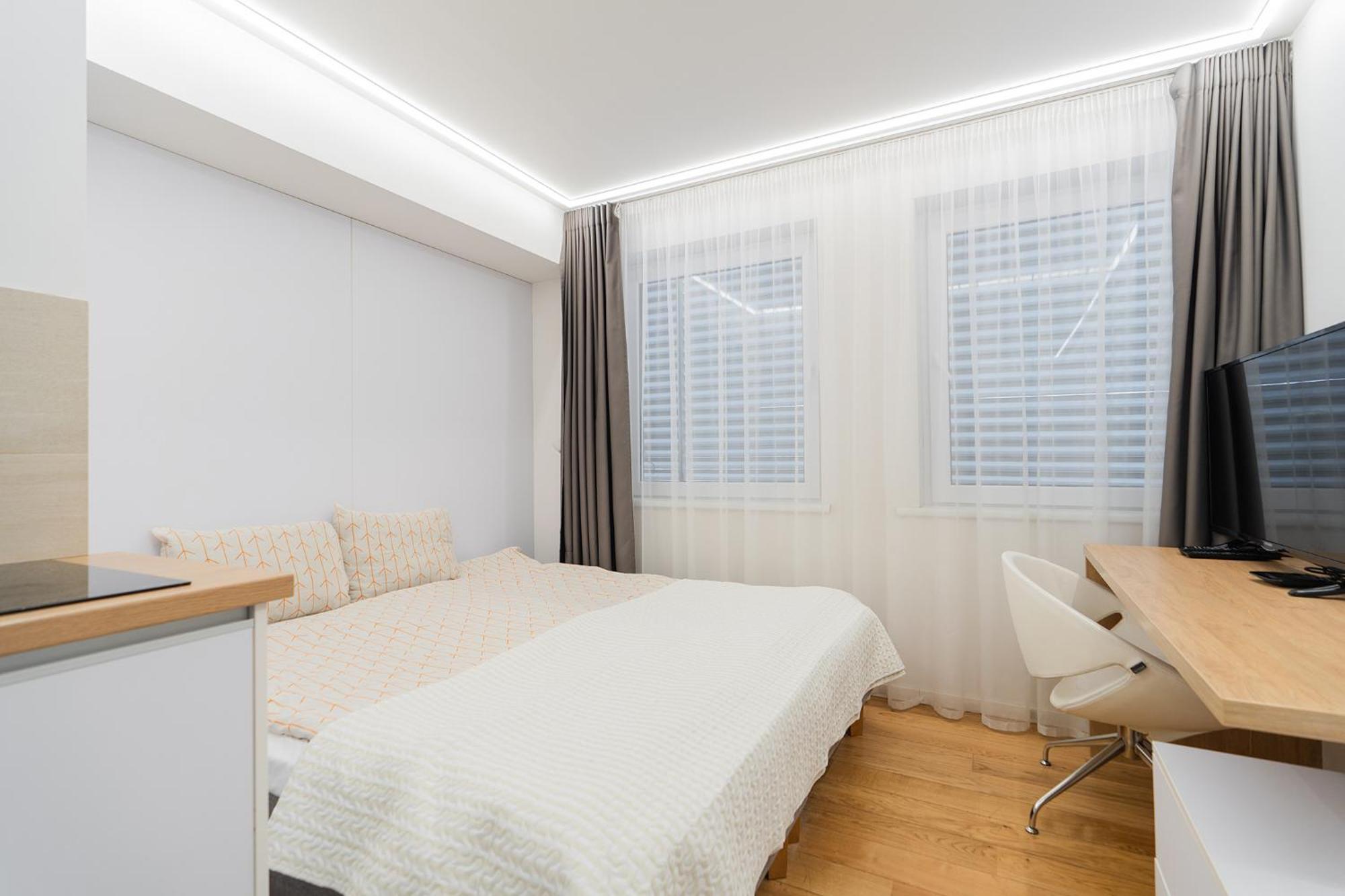 Gyneju Self Check-In Apartments VNO Esterno foto